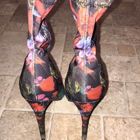 Steve Madden LOVEL Y/LOVE02S1 Heels/Booties - Picture 2 of 3